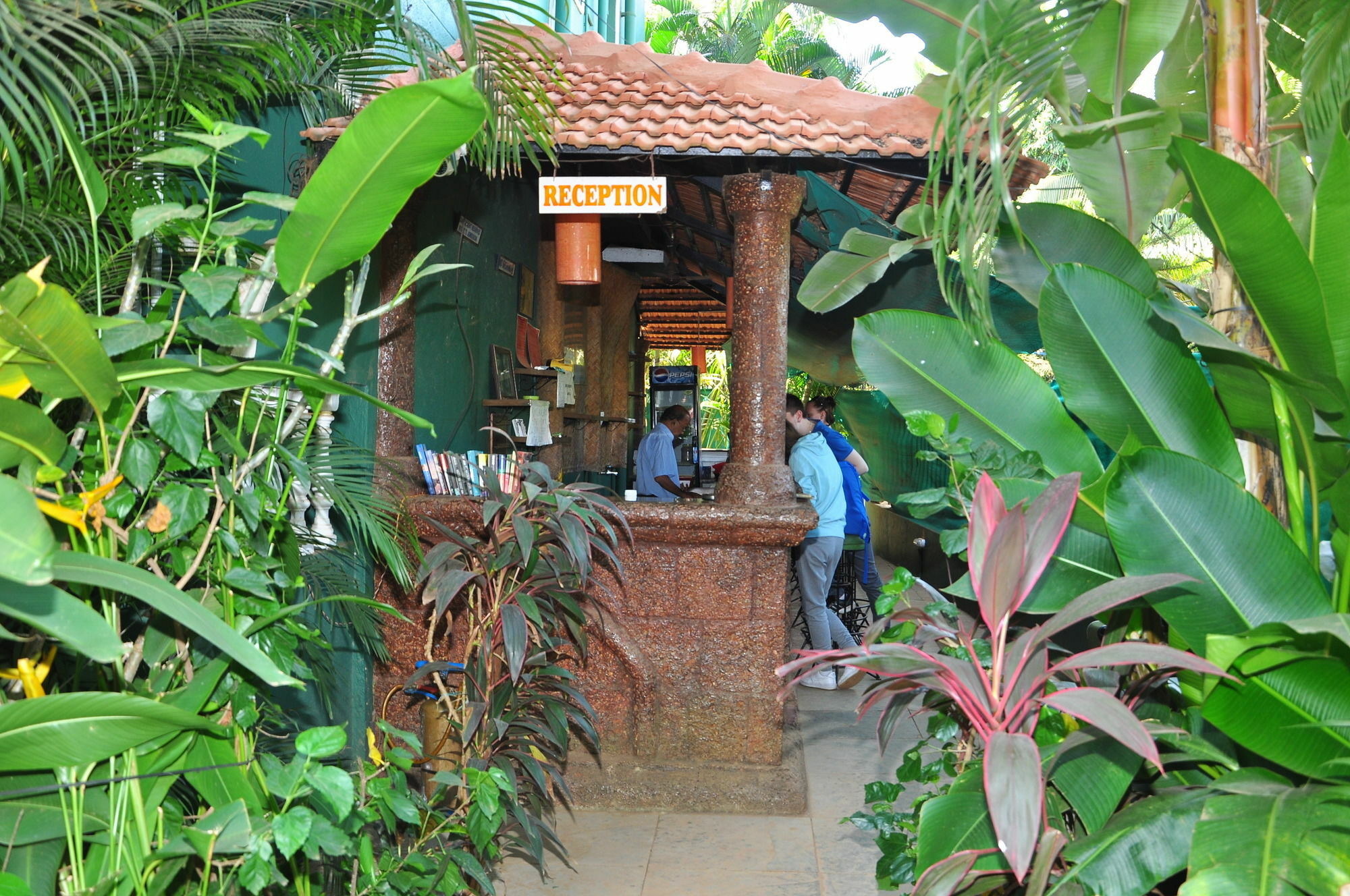 קלנגוטה Villa Theresa Beach Resort מראה חיצוני תמונה